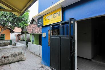 Otel Spot On 2210 Hifana Residence