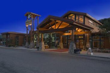 Resort Holland America Denali Lodge