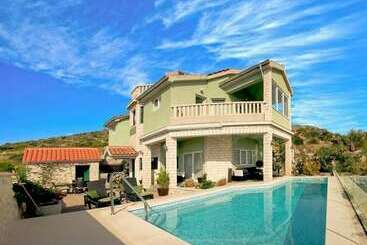 דירות לתיירים Villa Adriana