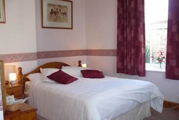 Garden Cottage & Granary