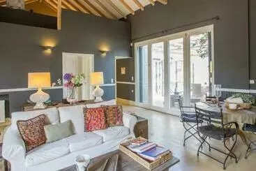 コテージ Varaba Country House