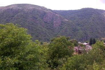 פנסיון Bazoteva House