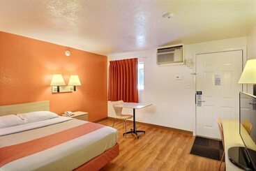 汽车旅馆  Travelodge By Wyndham Brattleboro Vt