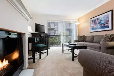 هتل آپارتمان Avalon Toluca Hills by Oakwood