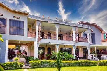 ویلا Ezra Boutique Hotel