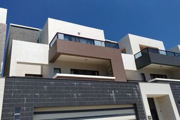 پانسیون Family Of Five Guesthouse