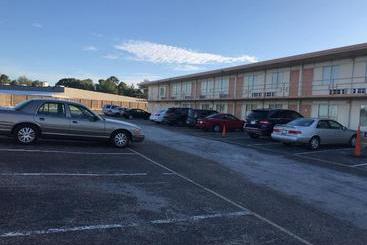 هتل Tyler Inn & Suites