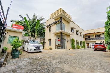 Hotel Oyo 2416 Griya Otista Syariah