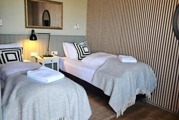 펜션 Riverfront Lodge Hella