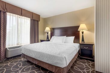 בית מלון כפרי Best Western Plus Eau Claire Conference Center