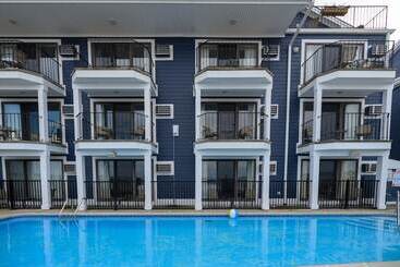 هتل Pointes North Beachfront Resort