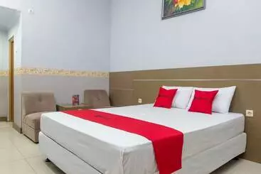 Pension Reddoorz Near Goa Panggung 
