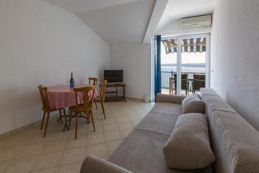 관광객 아파트 Apartment Goran