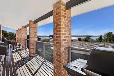 Apartamentos turísticos Away Nelson Bay, 29 Wollomi Ave Spacious Family Home With Water Views, Pet Friendly, Wifi & Aircon