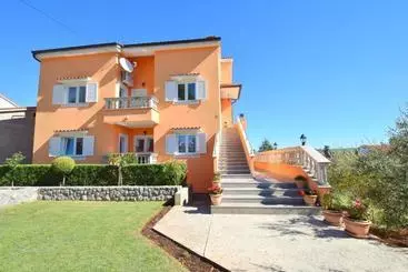 Turistihuoneistot Apartments Mladenka