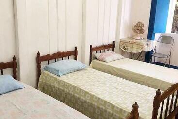 簡易ホテル Salvador Pousada