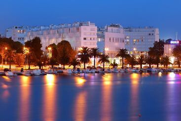 پانسیون Gallery Rooms With Parking