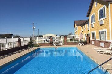 فندق Days Inn By Wyndham Lake Village