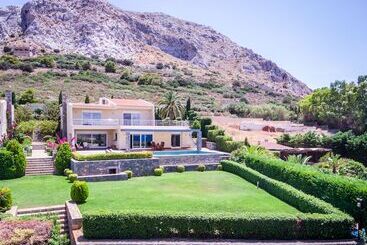 آپارتمان‌های توریست‌ها Niriides Villa