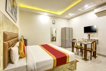 Gracious By Vishesh Hotels & Home Stay