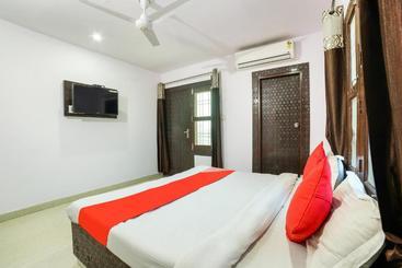 호텔 Oyo 66988 Royal Park Caterers