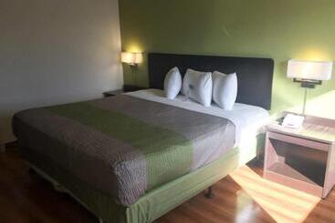 Motel 6 Warminster, Pa