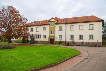 Hotelli Christliche Gästehäuser Weinstraße