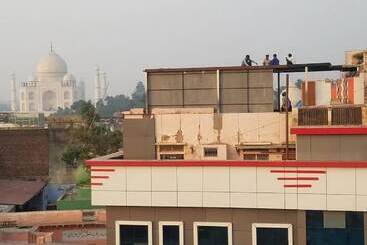 هتل Goroomgo Sai Palace Agra