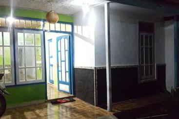 Bed and Breakfast Ijen Crater Climb Base Camp