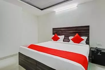 Otel Oyo 47798 Flora Enclave