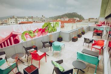 هتل کپسول Ibis Styles Ljubljana The Fuzzy Log