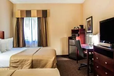 호텔 Quality Inn & Suites
