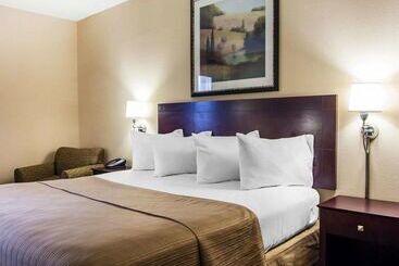 בית מלון כפרי Quality Inn & Suites