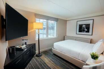 Somerset Hills Hotel, Tapestry Collection By Hilton