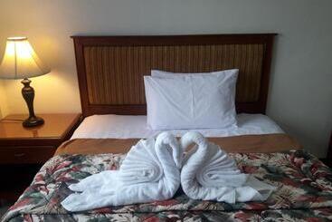 S & C Hotel Suites & Apartment