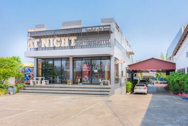 Hotel Oyo At Night Pranburi