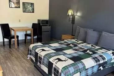 Deer Lodge Motel