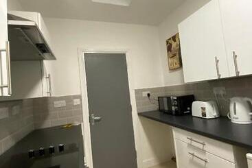 מלון דירות The Fordham Inn