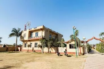 Hotel Spot On 68319  Nakhralo Rajasthan Resort