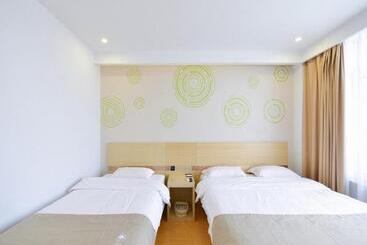 Otel Greentree Inn Dalian Dalian North Railway Station Express