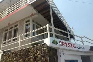 Hotel Crystal Lakeview Homestay