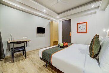 هتل Oyo Townhouse 089 Hongkong Bazaar