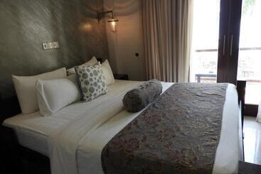 호텔 Sapphire Seas Beachfront