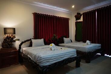 پانسیون Woodrootsbanteaychhmar