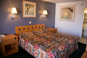 בית מלון כפרי Travel Inn   In Phoenix