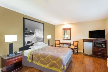 فندق على الطريق Super 8 By Wyndham Martinez