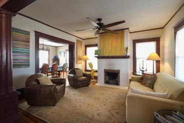 Texas White House B&b