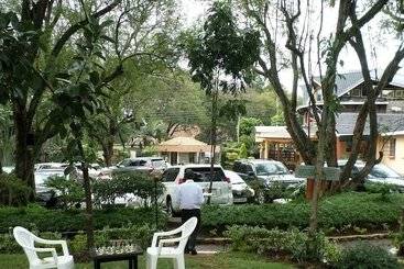 هتل Vienna Woods Holiday Inn Limited