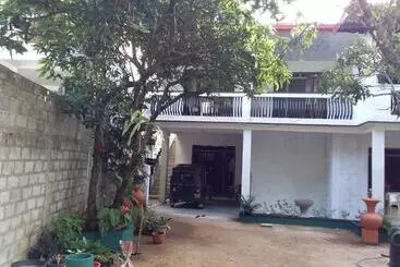 Bed and Breakfast Sanjee Shome & Lanka Ayurveda