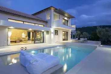 ツーリストアパートメント Olive Green Villas